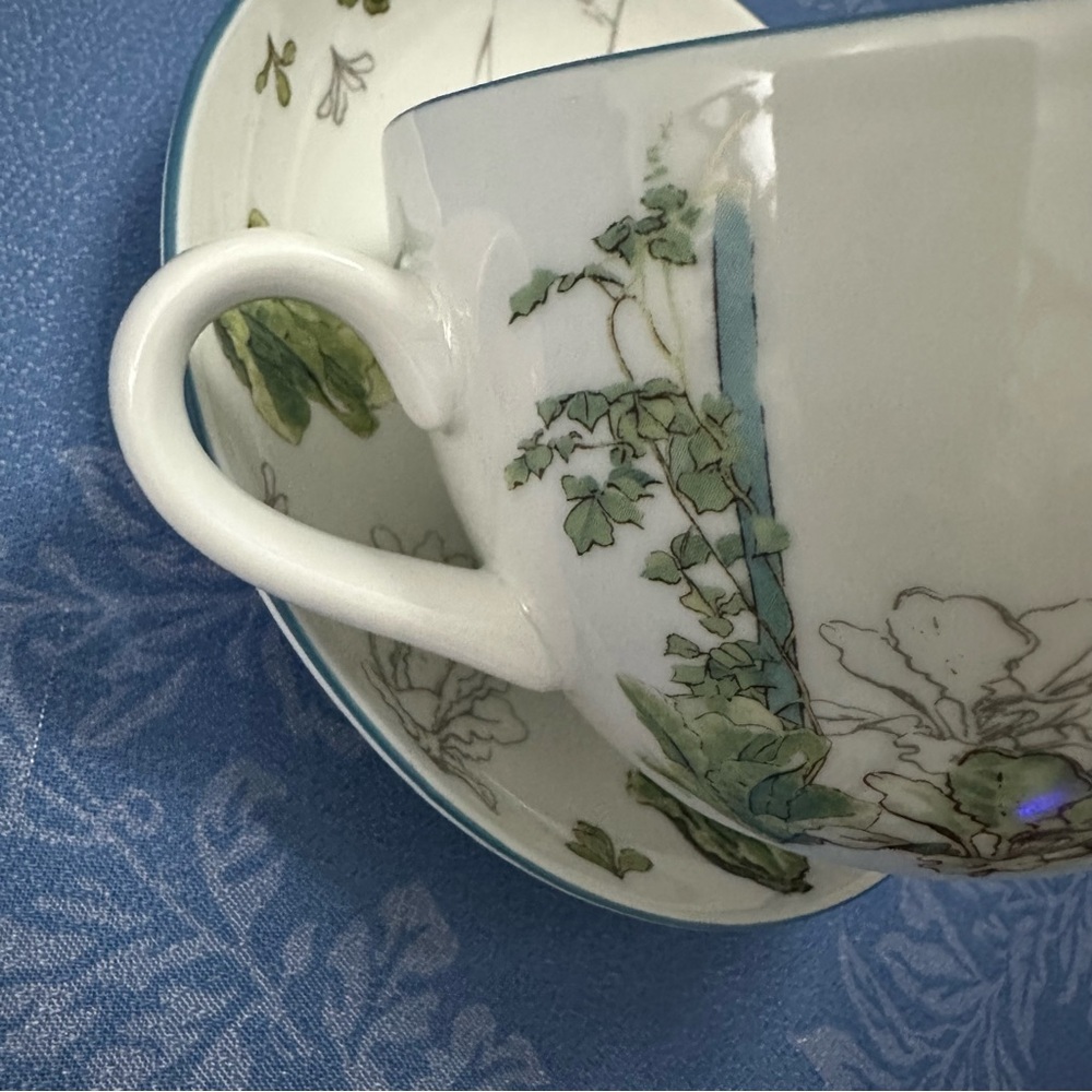 Beatrix Potter Peter Rabbit Floral Teacup and Saucer - Picture 8 of 11